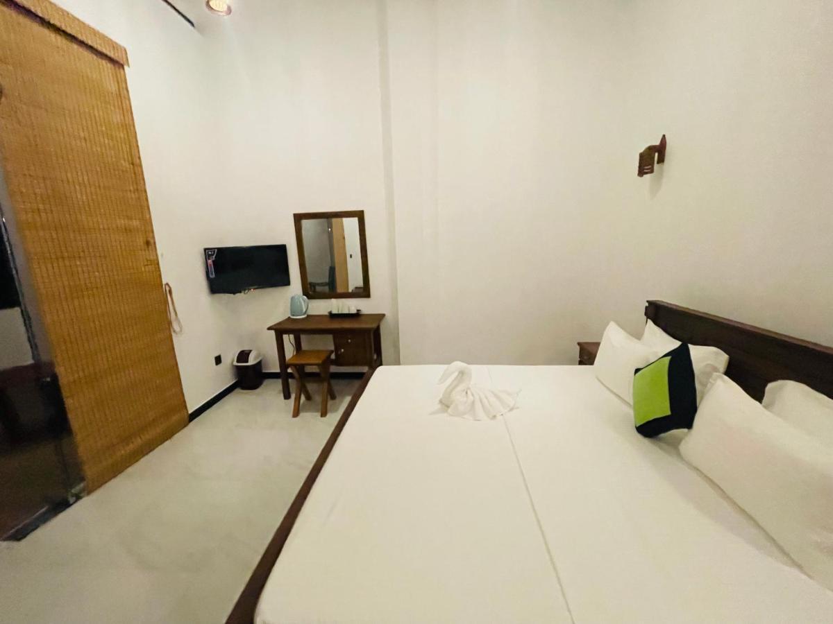 Dk Zur Einkehr Hotel Ahangama Kültér fotó