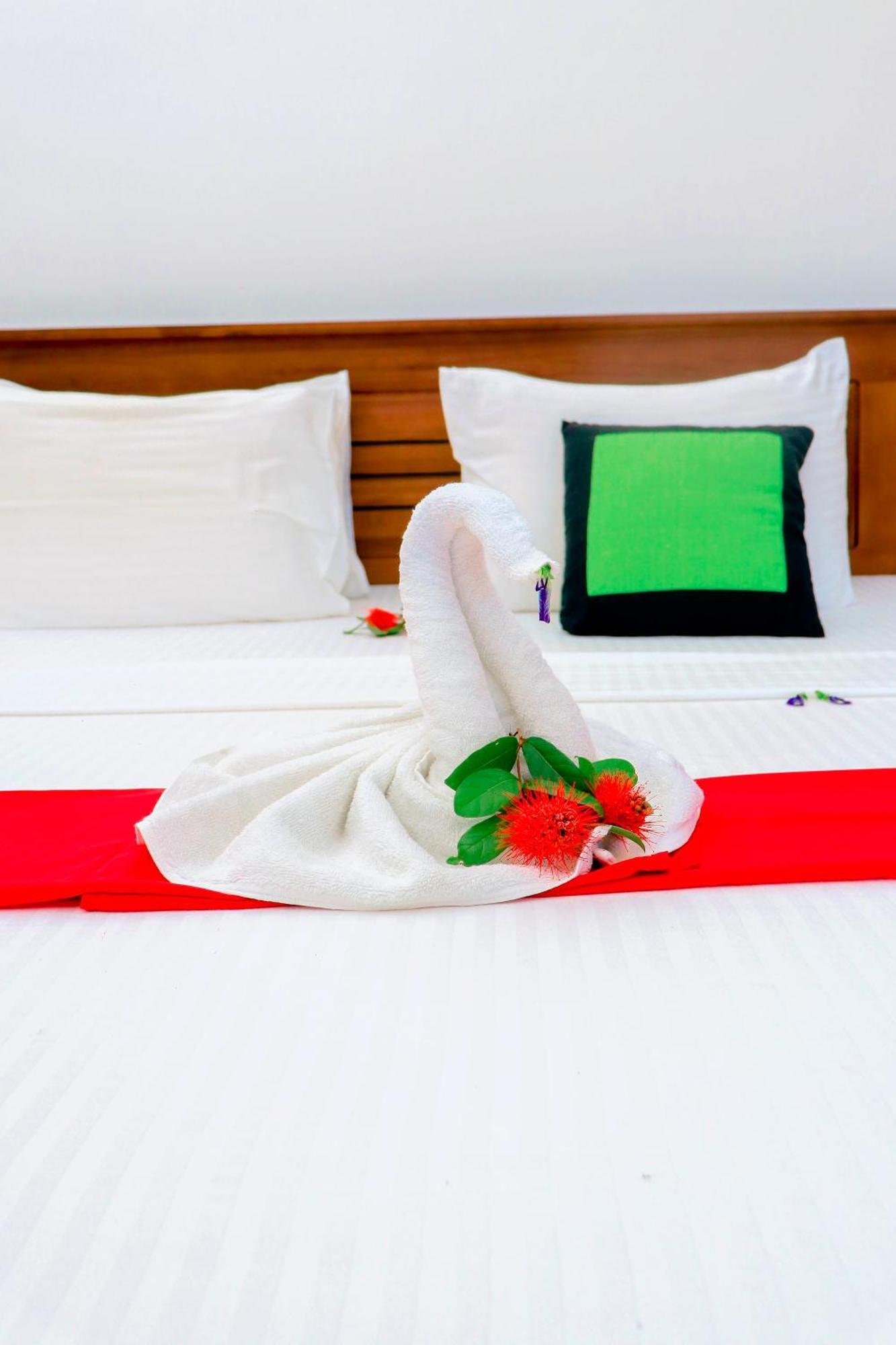 Dk Zur Einkehr Hotel Ahangama Kültér fotó