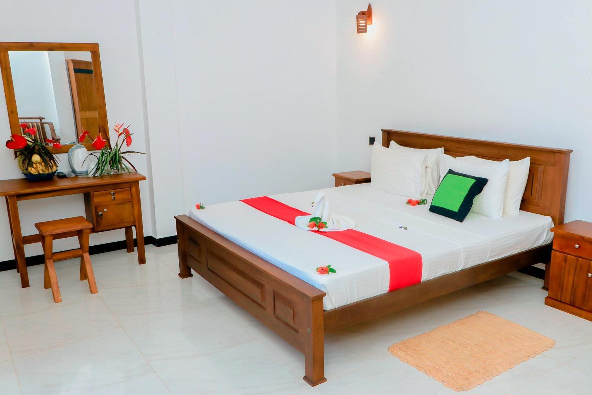 Dk Zur Einkehr Hotel Ahangama Kültér fotó