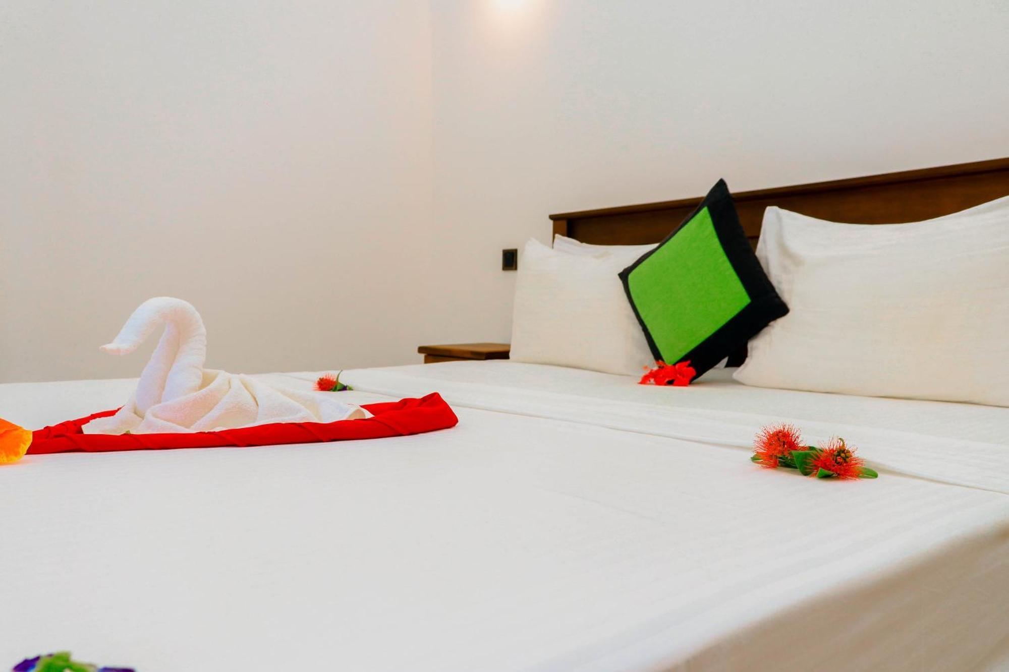 Dk Zur Einkehr Hotel Ahangama Kültér fotó