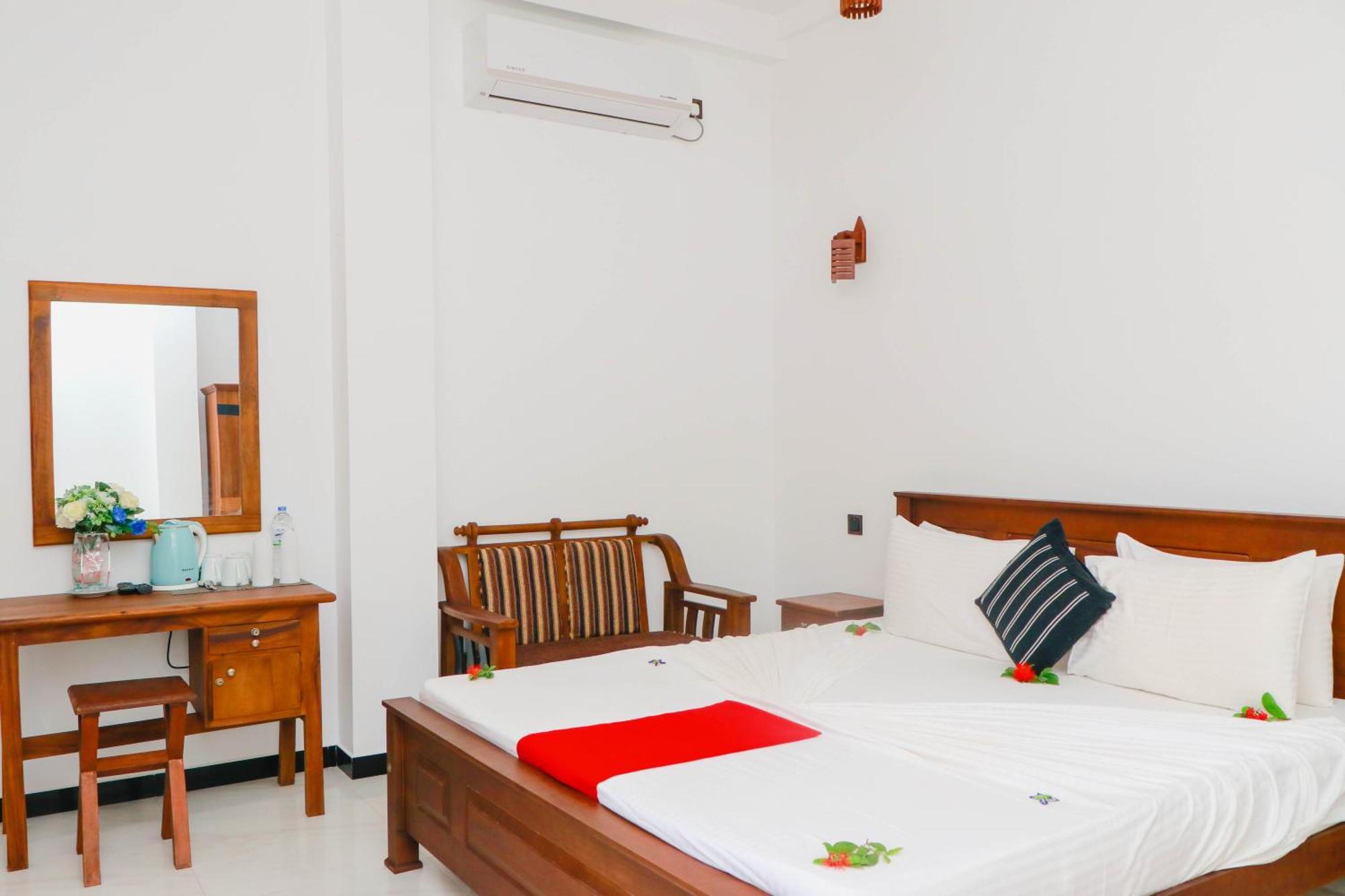Dk Zur Einkehr Hotel Ahangama Kültér fotó