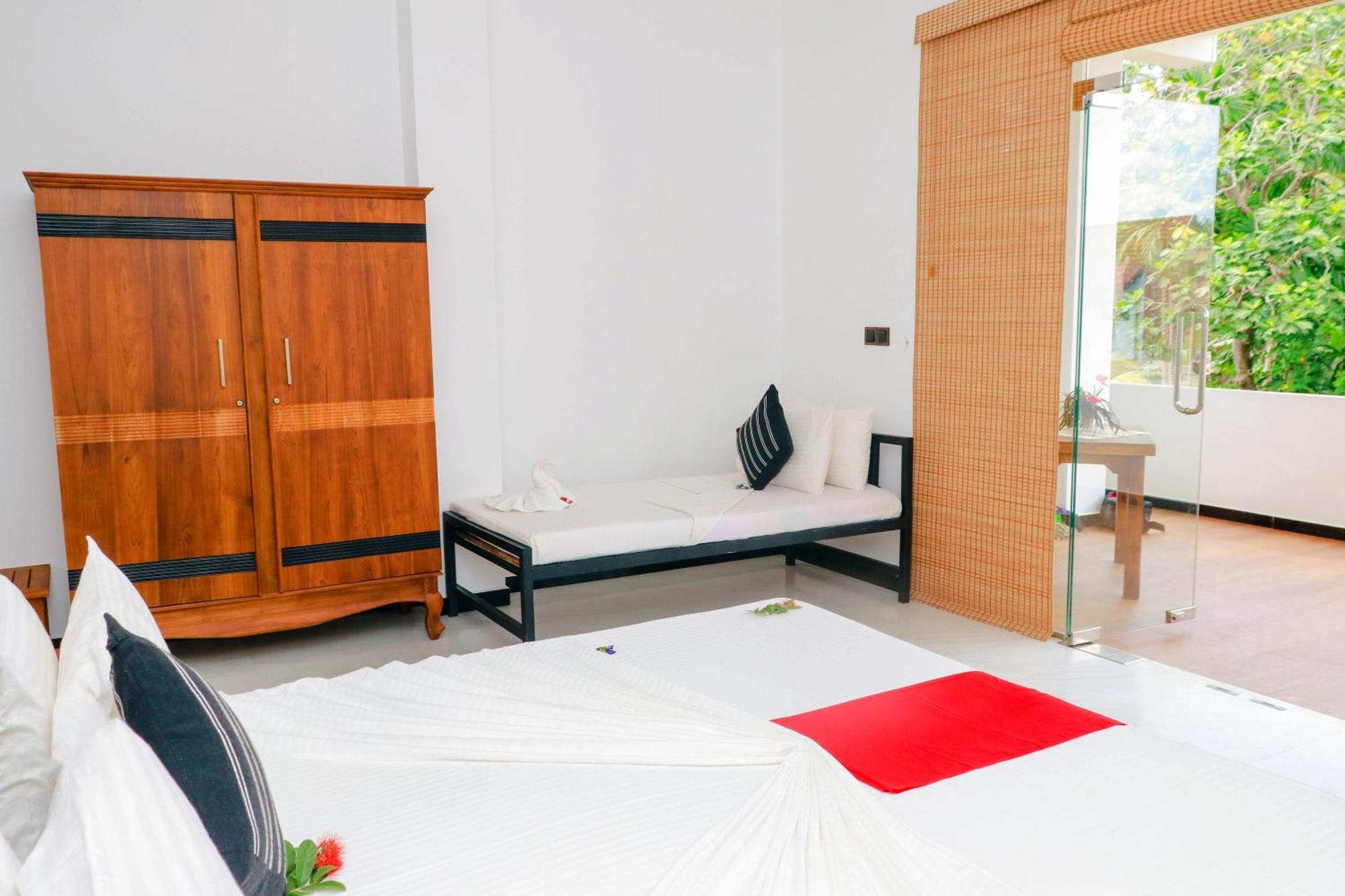 Dk Zur Einkehr Hotel Ahangama Kültér fotó